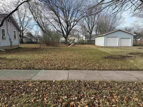 Ashland Street, Oshkosh, WI 54901