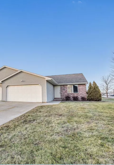 402 W Woodrow Ct, Denmark, WI 54208