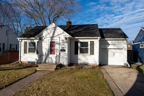 1140 Marquette Ave, Green Bay, WI 54304