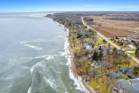 3306 County Rd S, Little Suamico, WI 54141