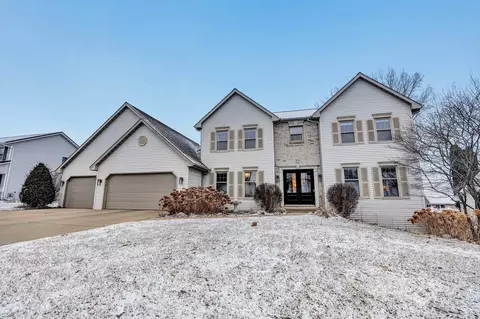3186 Renaissance Ln, Green Bay, WI 54313