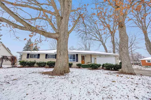 958 Alpine Dr, Green Bay, WI 54311