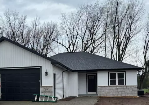 27 Ash Grove Pl, Kaukauna, WI 54130