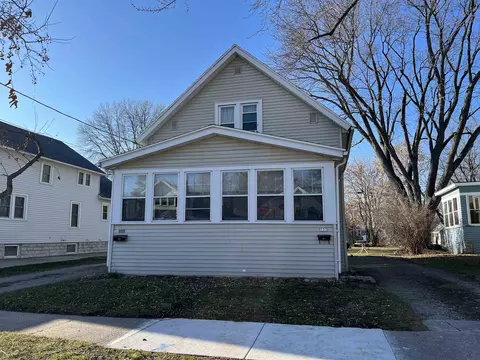 735 Oak St, Oshkosh, WI 54901