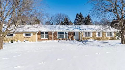 14 Meadowbrook Ct, Appleton, WI 54914