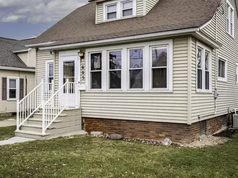 605 Milwaukee St, Menasha, WI 54952