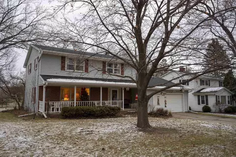 337 E Briar Ln, Green Bay, WI 54301