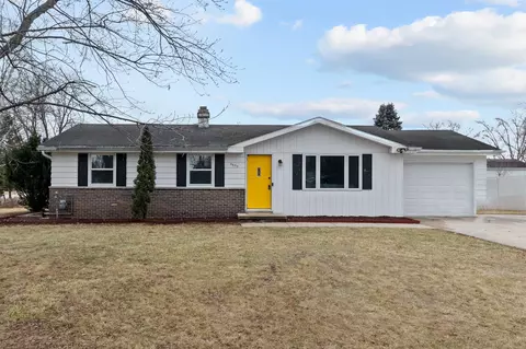 2655 Sunray Ln, Howard, WI 54313