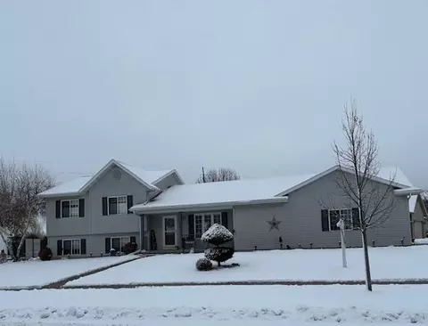 469 Greenbriar Ave, Fond Du Lac, WI 54935