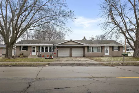 1012 Airport Rd, Menasha, WI 54952