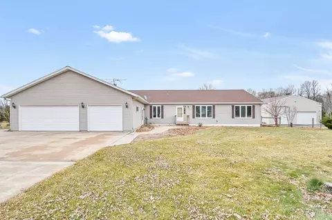 5072 Meadowview Ln, Oconto Falls, WI 54154