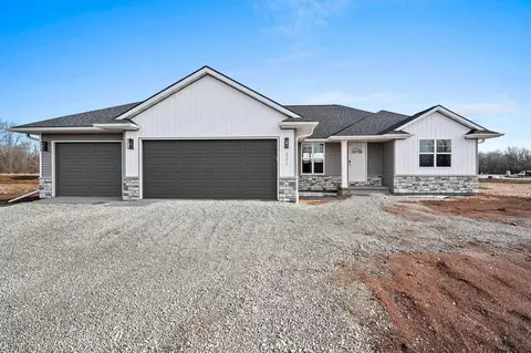 2576 S Stellita Cir, De Pere, WI 54115