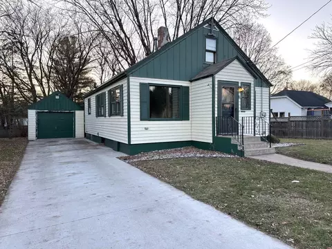 56 15th St, Clintonville, WI 54929