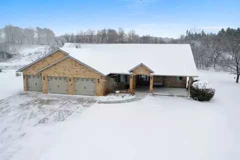 110 Sugar Maple Dr, Luxemburg, WI 54217