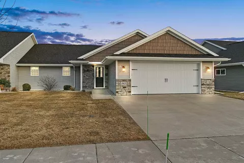 843 Sharon Ln, Pulaski, WI 54162