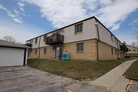 n169w19872 Georgetown Dr #204, Jackson, WI 53037