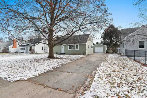 804 N Clay St, De Pere, WI 54115