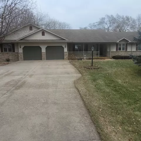1820 Imperial Rd, Oshkosh, WI 54904