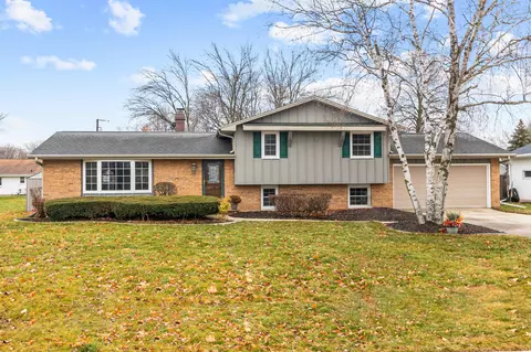 580 Hilltop Dr, Green Bay, WI 54301