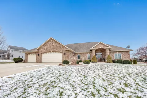 1712 Spring Hills Ln, De Pere, WI 54115