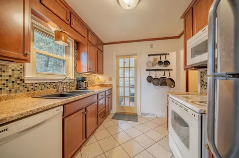 826 W 3rd St, Appleton, WI 54914 photo 5