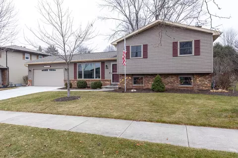 1630 Chatham Dr, Oshkosh, WI 54904