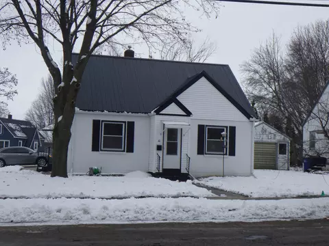 40 16th St, Clintonville, WI 54929