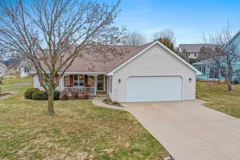 1420 W Woodstone Dr, Appleton, WI 54914