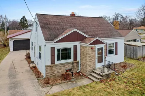 1301 Desnoyers St, Green Bay, WI 54303
