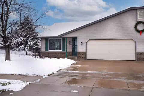 1909 Maplewood Dr, Little Chute, WI 54140