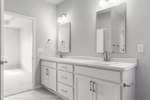 Bath - 4560 Begonia Dr, Appleton, WI 54913 photo 2 of 3