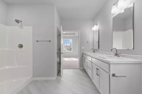 Bath - 4560 Begonia Dr, Appleton, WI 54913 photo 1 of 3