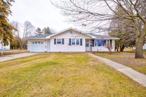 708 Farnsworth Ave, Oconto, WI 54153
