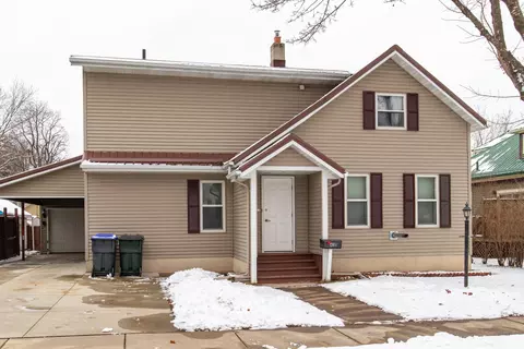412 W Law St, New London, WI 54961