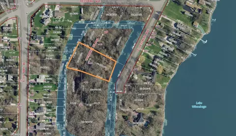 6476 Cherokee Island Rd #2, Oshkosh, WI 54902