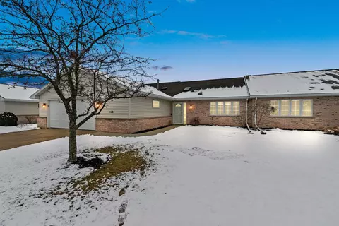 1681 Twin Lakes Cir, Green Bay, WI 54311