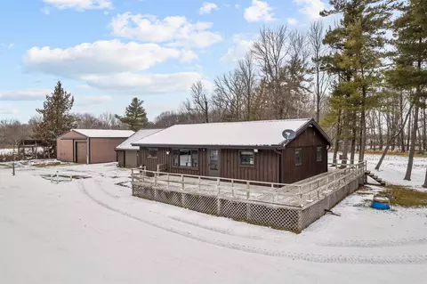 E9202 State Road 22, Bear Creek, WI 54922