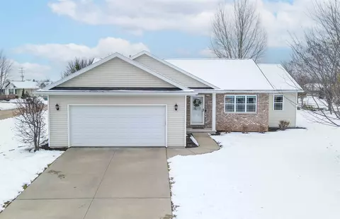 1049 Lugano St, Menasha, WI 54952