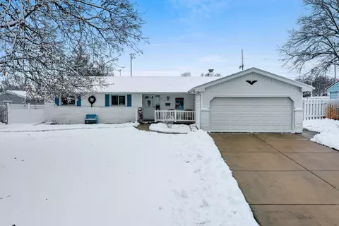 310 Floral Dr, Green Bay, WI 54301