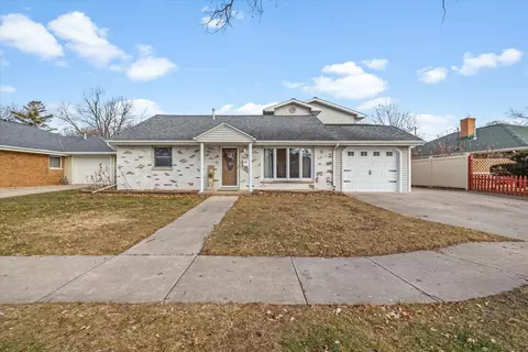 1052 St Paul St, Green Bay, WI 54304
