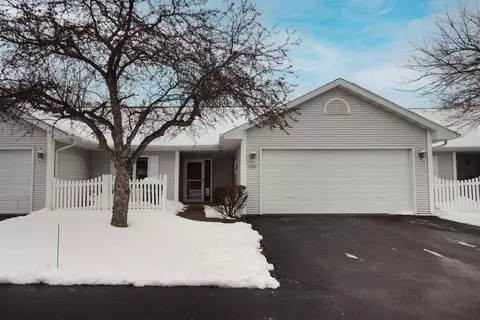 1522 S Oakwood Rd, Oshkosh, WI 54904
