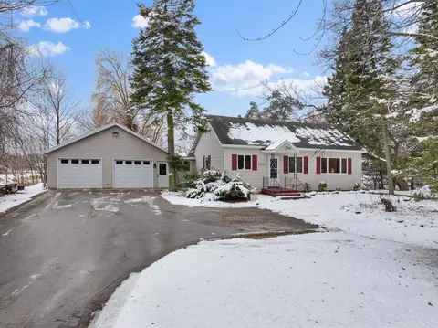 5375 Allen Rd, Little Suamico, WI 54141