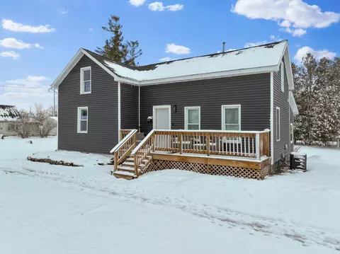 731 Pine St, De Pere, WI 54115