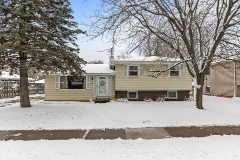 1204 Honeysuckle Ln, Neenah, WI 54956
