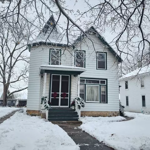 621 N Broadway St, De Pere, WI 54115