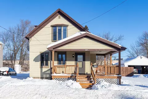624 3rd St, Menasha, WI 54952