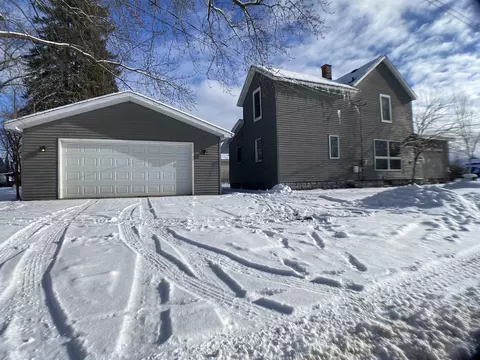 803 E Maurer St, Shawano, WI 54166