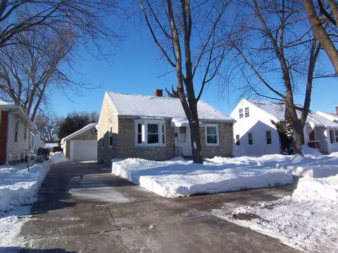 1222 10th Ave, Green Bay, WI 54304