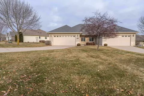 2014 Golden Bell Dr #1, Green Bay, WI 54313