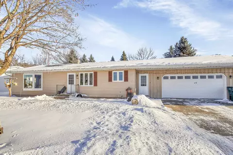2058 Pershing Rd, New London, WI 54961